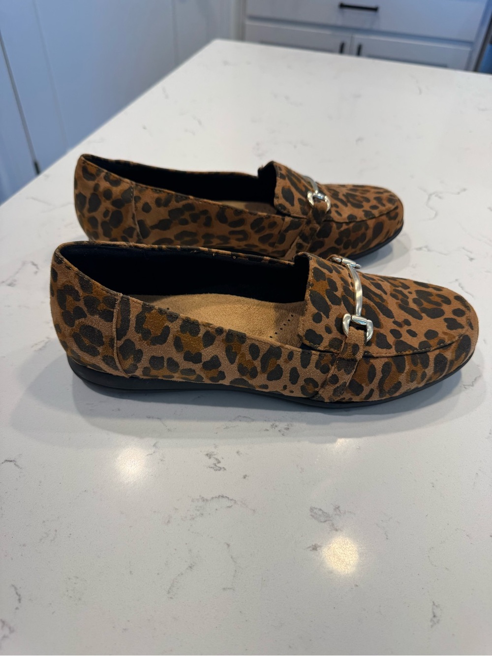 Women’s Trotters Comfort Leopard Print Loafer shoes size 9.5 - Picture 5 of 6